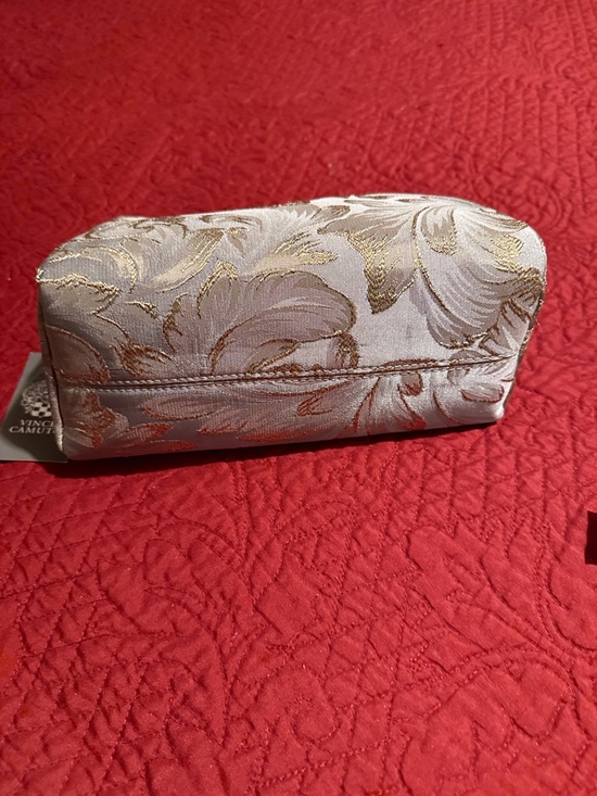 Vince Camuto Cosmetics Bag With Eye Mask set - Picture 4 of 11